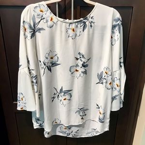 Flower Blouse - Flowy Sleeves